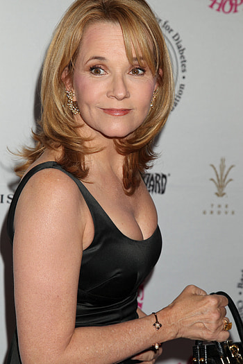 RGentlemanBoners, Lea Thompson, Red carpet, Fashion HD phone wallpaper