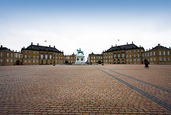 Amalienborg Palace, Copenhagen, Travel Experience, Danish Adventure HD wallpaper