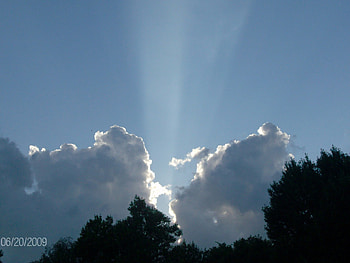 Rays of Sun through Clouds, clouds, rays, heaven-like, sun HD wallpaper