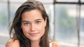Grey Eyes Sarah Catherine Hook Girl Model In Blur Background Girls HD wallpaper