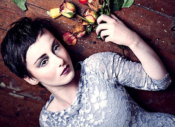 DYING ROSES, roses, alone, dying, woman, beauty, female HD wallpaper