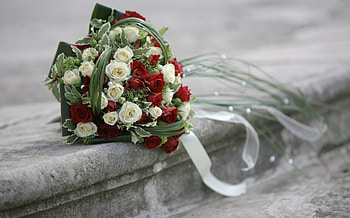 Lovely Bouquet, white, bouquet, graphy, roses, redmrose, ribbon, beautiful, rose, wedding, love, flowers, romantic HD wallpaper
