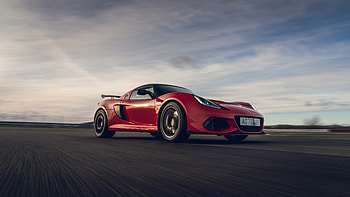 Lotus Exige, Vibrant , Sports car beauty, Dominant presence HD wallpaper
