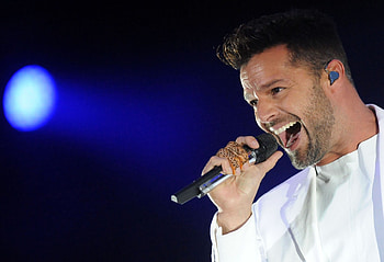 Ricky Martin, Eye-catching , Captivating , Vibrant backgrounds HD wallpaper