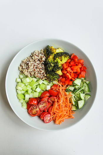 Colorful vegetable salad with quinoa, ideal for a healthy diet. HD phone wallpaper