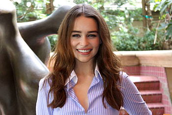 Emilia Clarke Cute Smile, emilia-clarke, celebrities, girls HD wallpaper
