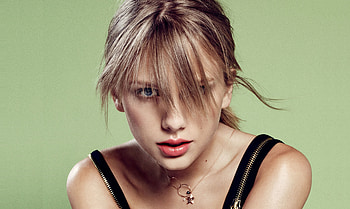 Pretty singer, Taylor Swift, close up HD wallpaper