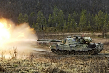 Fire, military, graphy, mission, people, war, heavy, abstract, camouflage, tank HD wallpaper