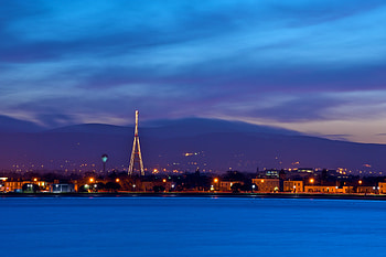 Cities, Houses, Rivers, Sky, Mountains, Twilight, Clouds, Lights, Shine, Light, Lanterns, Dusk, Evening, Embankment, Quay, Ireland, Capital, Dublin HD wallpaper