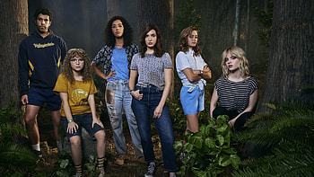 Melanie Lynskey Christina Ricci Juliette Lewis Ella Purnell Sophie Thatcher Sophie Nelisse Samantha Hanratty Yellowjackets HD wallpaper