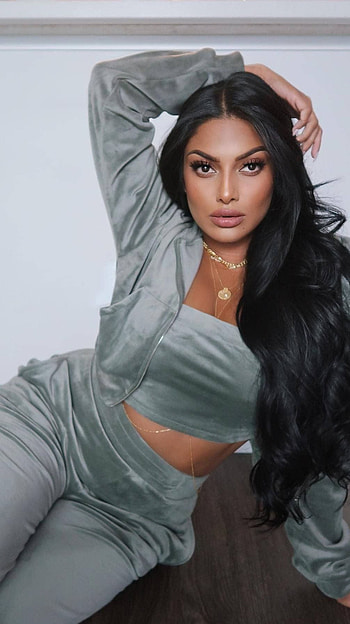 Chandrika ravi, model HD phone wallpaper