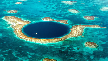 Helicopter view, Great Blue Hole, Belize Barrier Reef, Windows 10 spotlight HD wallpaper