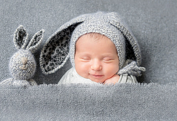 Sleeping baby, toy, grey, cute, baby, copil, bunny, ears, child, sleep HD wallpaper