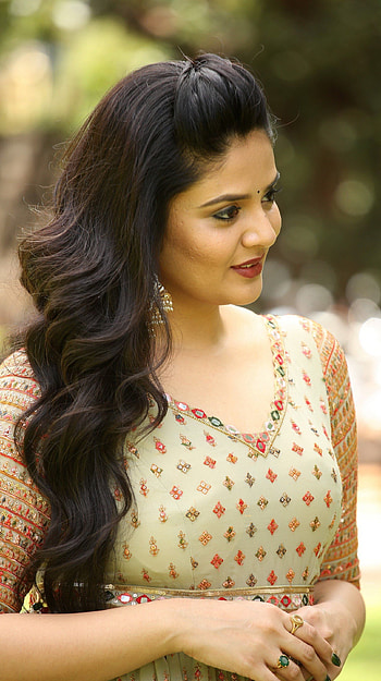 Sreemukhi, telugu actress, anchor HD phone wallpaper