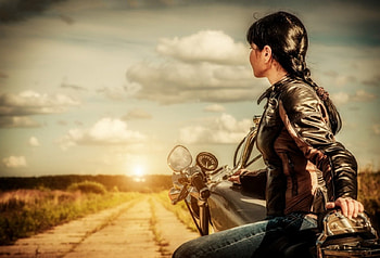 Sunset on the Road, harley davidson, motorbikes, sunset, brunette HD wallpaper