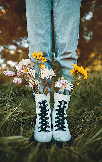 Flowers, Miscellanea, Miscellaneous, Legs, Boots, Shoes, Creative HD phone wallpaper