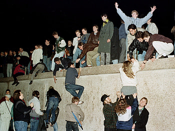 from the night, Berlin Wall fell, Nov 9, 1989, Business Insider HD wallpaper