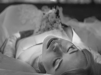The time is right, woman, portrait, beauty, black and white HD wallpaper
