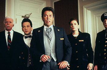 Home Alone 2, Hotel staff characters, Concierge and bellman, Comedic moments HD wallpaper
