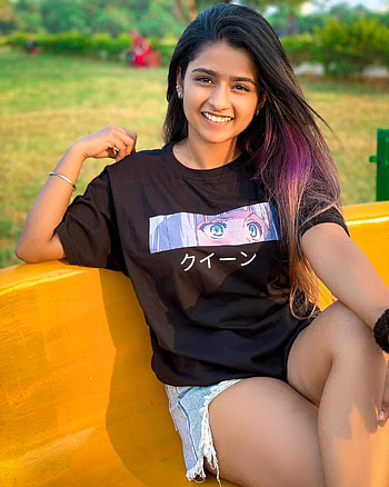 Suhana Khan, facial expression, flash graphy HD phone wallpaper