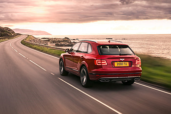 Bentley Bentayga V8 Rear View 2018, bentley-bentayga, bentley, 2018-cars, cars HD wallpaper