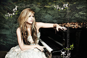 Avril Lavigne, entertainment, canadian, singer, beautiful, people, dress, actresses, celebrity, music, white dress, piano, songwriter, canada HD wallpaper