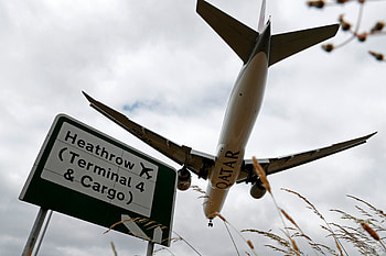 London Heathrow Airport, Passenger forecast, Summer travel, Terminal operations HD wallpaper