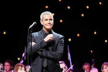 Alessandro Safna, Vocal dynamics, Eloquent storytelling, Intimate ballads HD wallpaper