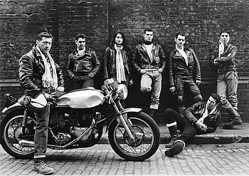 Those guys and a motorbike, motorcycle, building, fun, men HD wallpaper