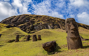Easter Island, Rapa Nui figures in , Majestic mountain landscapes, Pacific Ocean backdrop HD wallpaper
