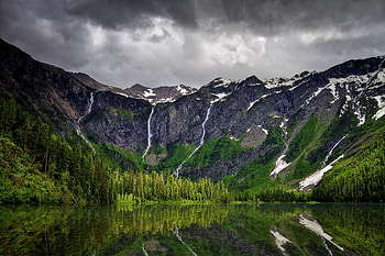 Clouds, mountains, lake, waterfalls HD wallpaper