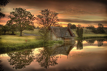 Boathouse, morning, reflectiond, coral sky, green, clouds, trees, lake HD wallpaper