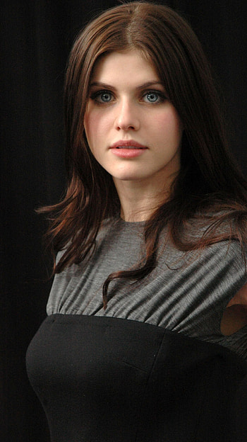 Alexandra Daddario, hollywood actress, sexy gorgeous HD phone wallpaper