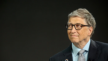 Bill Gates, Funding COVID-19 research, Humanitarian efforts, Potential breakthroughs HD wallpaper