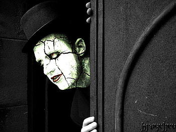 Blood Lust, door, eyeless, man, cracked, face, peeking, hiding HD wallpaper
