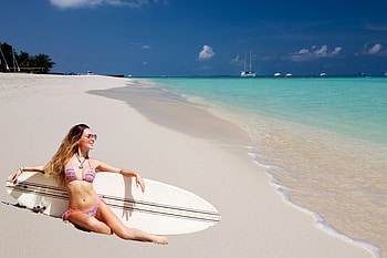 Surfer on Maldives Beach, bikini, model, surfboard, blonde, beach HD wallpaper