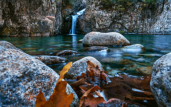 Autumn vibes in Fonias pools, Samothrace, Greece, leaves, creek, water, rocks, stones HD wallpaper