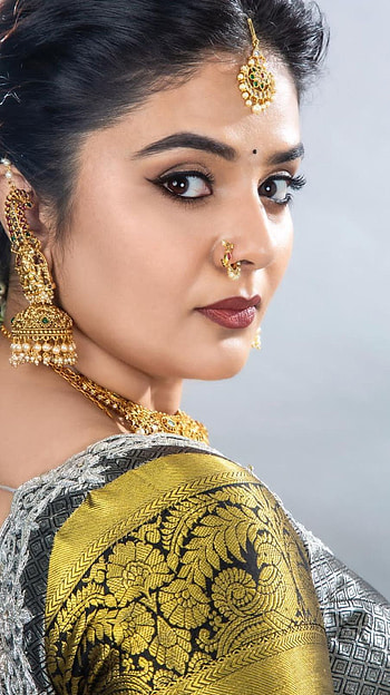 Sreemukhi, telugu actress, anchor, cute, beautiful, gorgeous, saree beauty, saree lover, traditional HD phone wallpaper