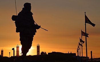 sun sunset silhouette commandos soldiers weapons equipment royal marines UK military HD wallpaper