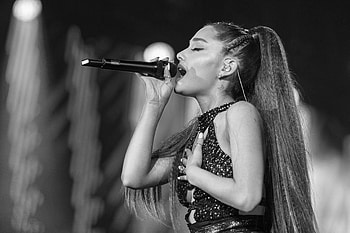 Ariana Grande, Clapped back, Social media troll, Self-expression HD wallpaper
