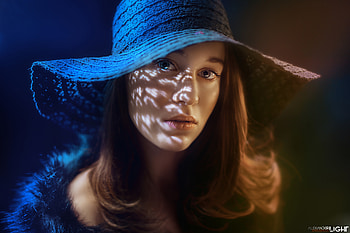 Lady in Hat, blue, lady, hat, brunette HD wallpaper