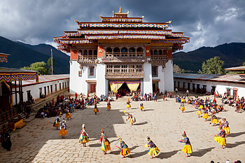 Bhutan's carbon negative status, Environmental leader, Sustainable practices, Green destination HD wallpaper