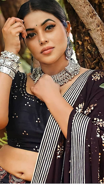 Poorna Kasim, navel show, multilingual actress HD phone wallpaper