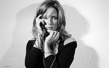 Kelly Reilly, Broken panda HD wallpaper