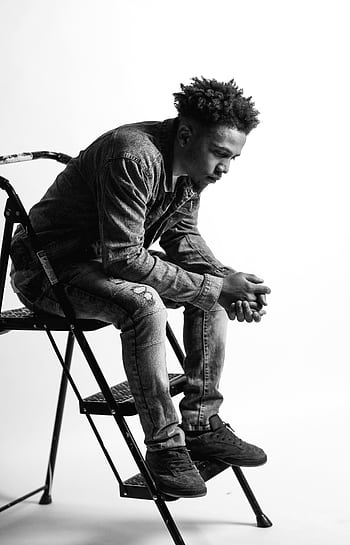 Monochrome of a man sitting thoughtfully on a ladder. HD phone wallpaper