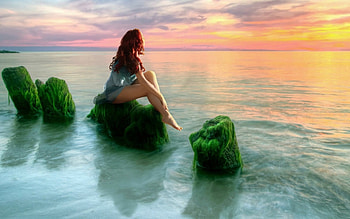 beautiful red haired girl enjoying ocean sunset r, sea, moss, red hair, r, girl, rocks, sunset HD wallpaper