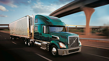 Green Volvo VT880, power, truck driver, beautiful, volvo, green, long haul, road, transportation, truck HD wallpaper