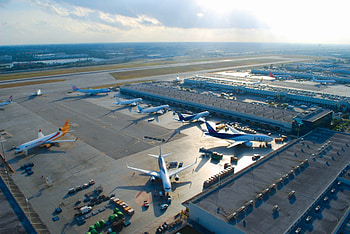 Miami International Airport, Cargo record, International cargo hub, Cargo industry news HD wallpaper