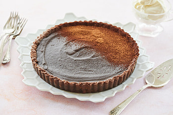 Sinful chocolate tart, Gemma's Bigger Bolder Baking recipe, Indulgent treat, Utterly decadent HD wallpaper