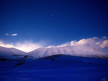Strong wind on the top of the mountain, blue, wind, top, mountain HD wallpaper